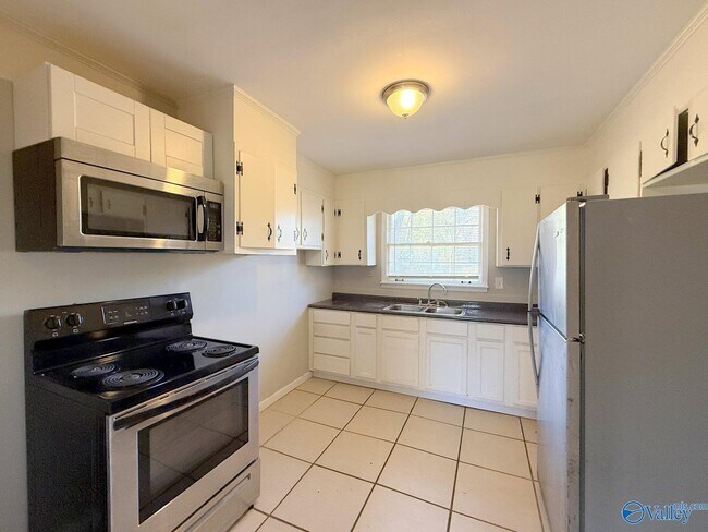 Building Photo - 1729 Laverne Dr NW