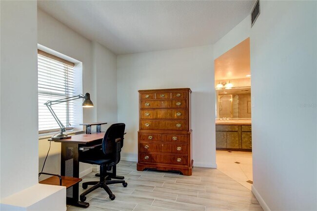 Building Photo - 420 64th Ave