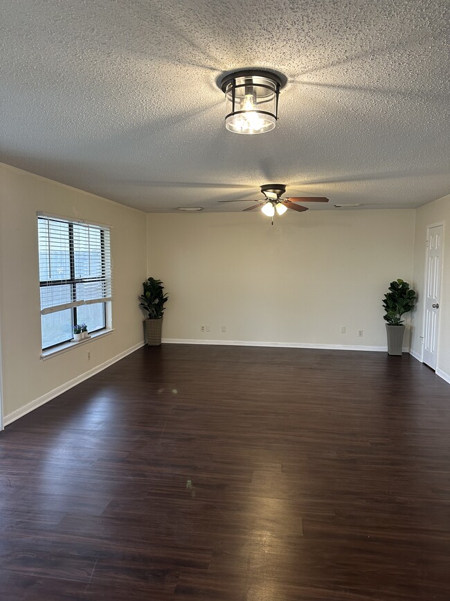 dining room - 7506 Foss Mdws