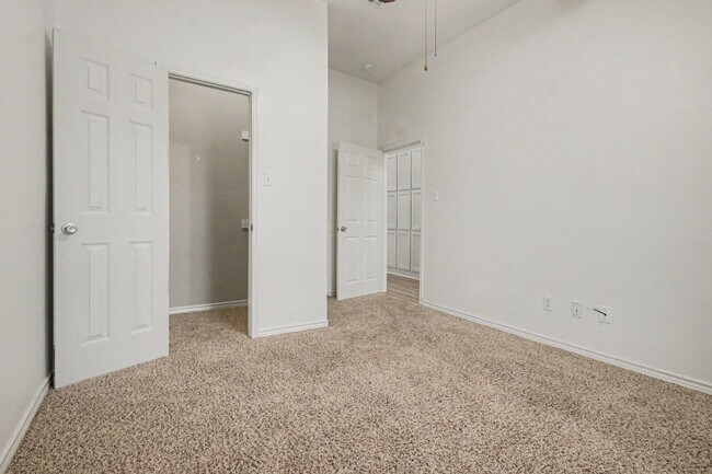 Building Photo - 1707 Briarhollow Dr