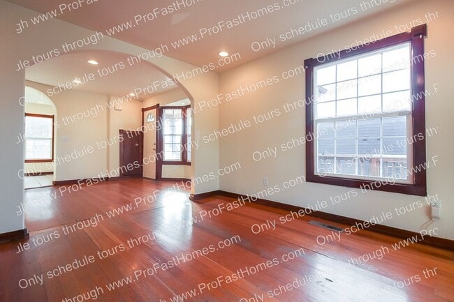 Building Photo - 3232 N Michigan Ave