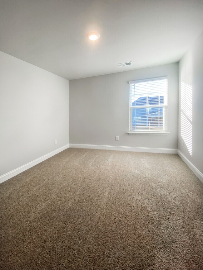 Building Photo - 7047 Shooting Star Way