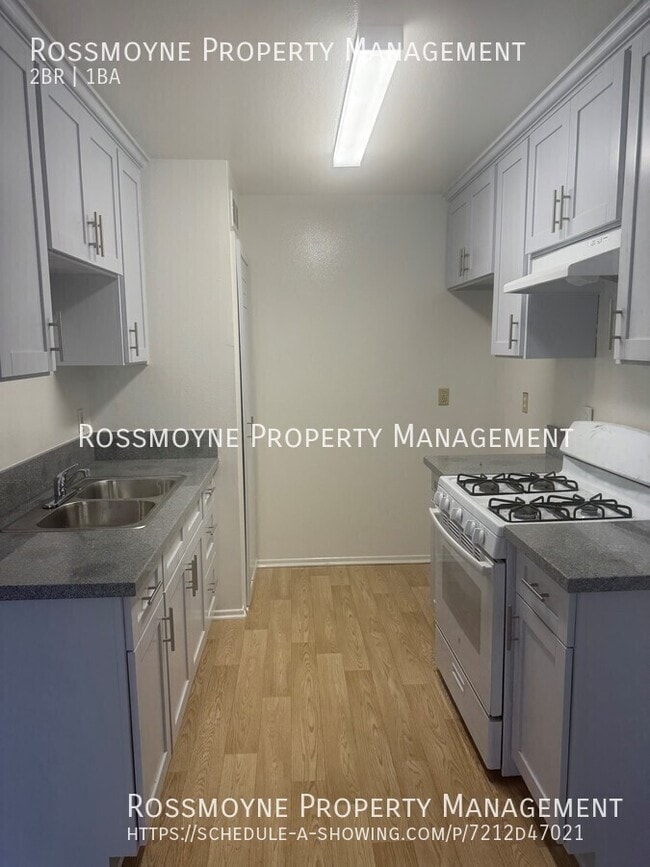 Building Photo - $1895.00- 750 SF  2 Bedroom/1 Bath Upper U...
