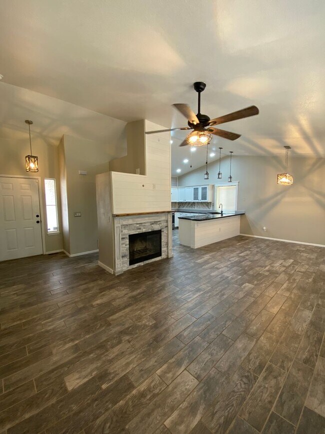 Building Photo - *COMING SOON* Beautifully Upgraded Rancher...