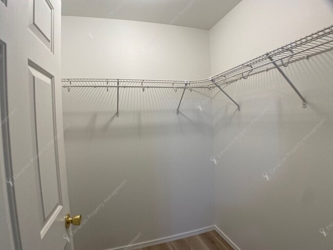 Building Photo - Bright 3 BR - 3 BA Townhouse in Redmond