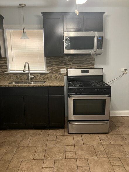 Building Photo - 7344 S Rockwell St