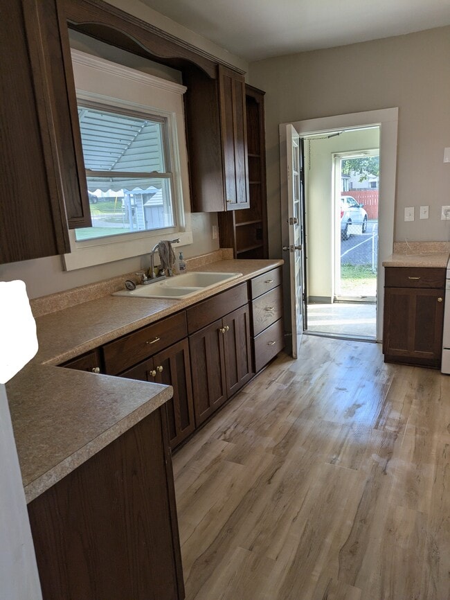 Building Photo - 1403 Beechwood Ave