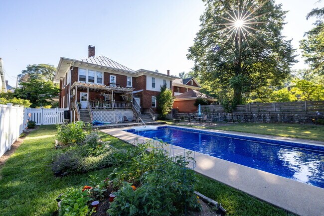 Building Photo - Stylish Downtown Apartment with a Private Oasis and Pool Retreat!