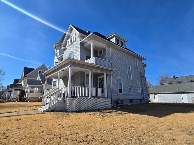 Primary Photo - 1428 Main St