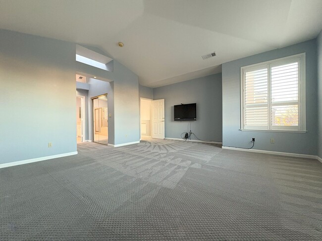 Building Photo - Charming Waterfront Single Family Home in Redwood Shores Available Now!