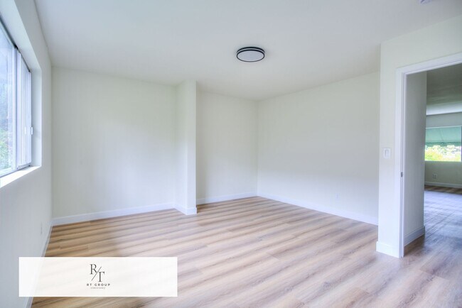Building Photo - Fully Upgraded Spacious 2-Bedroom Unit in Prime Arcadia Location