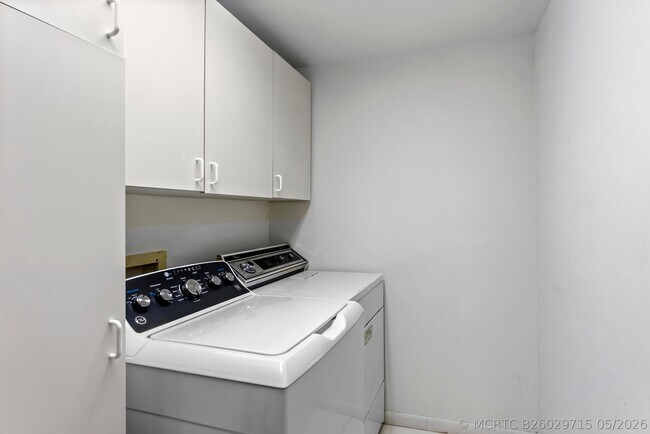 Building Photo - 2155 S Ocean Blvd