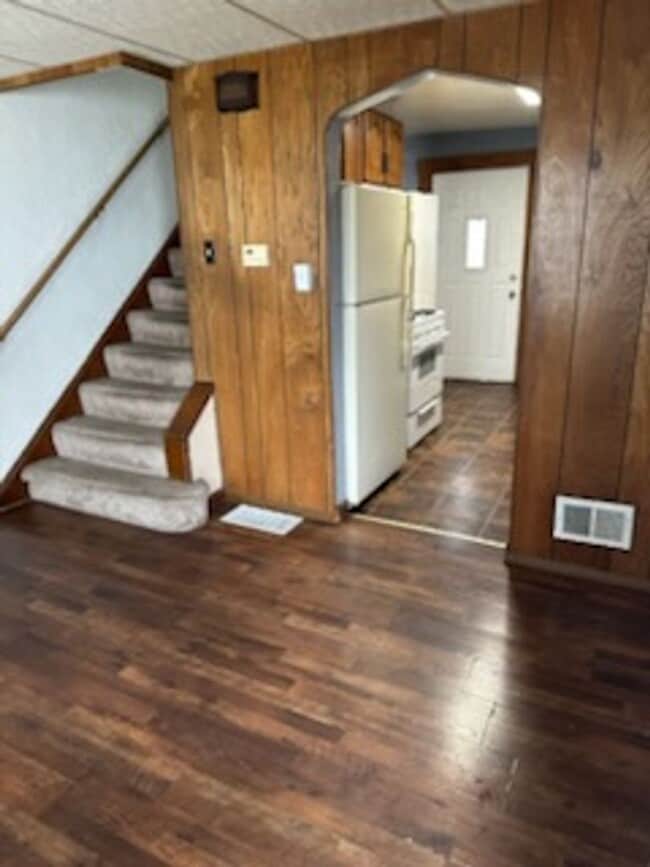 Building Photo - 3333-3335 Parkview Ave