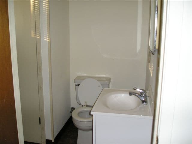 Building Photo - 403 S Vista Dr