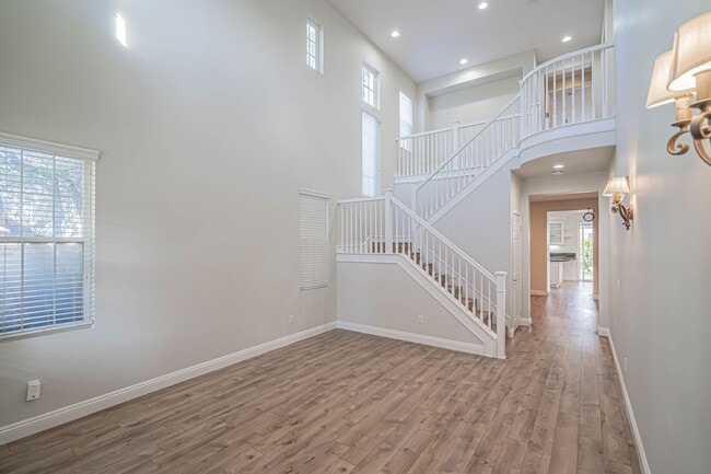 Building Photo - Spacious 4-Bedroom Home with Downstairs Bed/Bath & Full Community Access in Valencia!