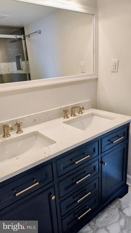 Building Photo - 6100 Westchester Park Dr