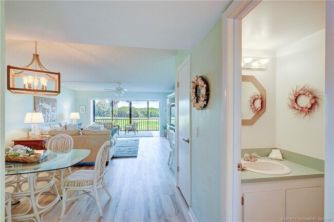 Building Photo - 5532 NE Gulfstream Way