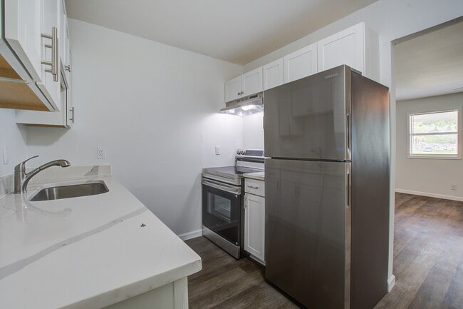 Building Photo - 2325 Elegans Dr
