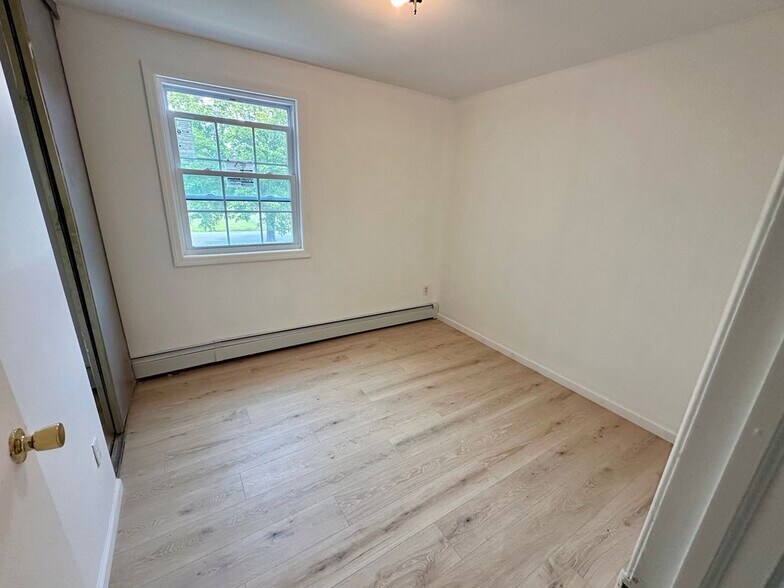 Building Photo - 12 Dundalk Rd