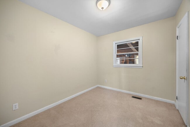 Building Photo - 2458 Jones St
