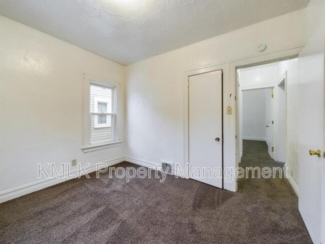 Building Photo - 539 Gage St