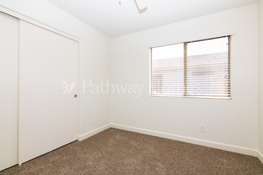 Building Photo - 8839 W Manzanita Dr