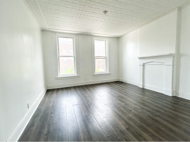 Building Photo - 411 3rd St