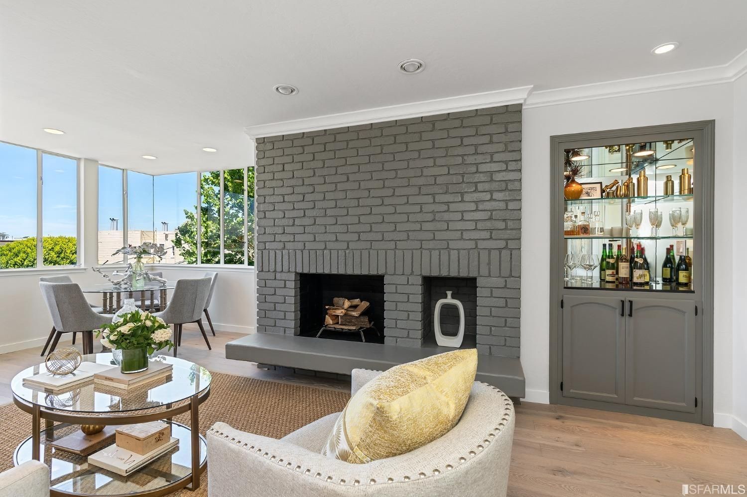 Functional fireplace - 2920 Buchanan St