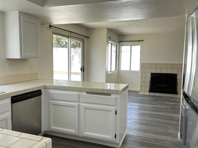 Building Photo - 735 Rivertree Dr