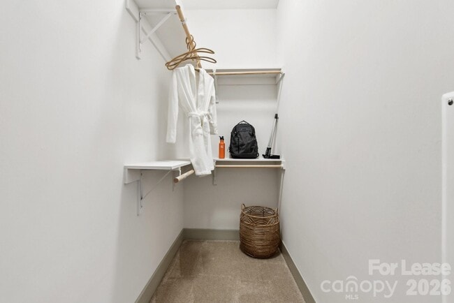 Building Photo - 905 Kenilworth Ave