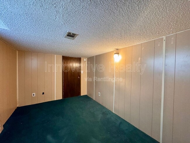 Building Photo - 1005 Bradford Dr