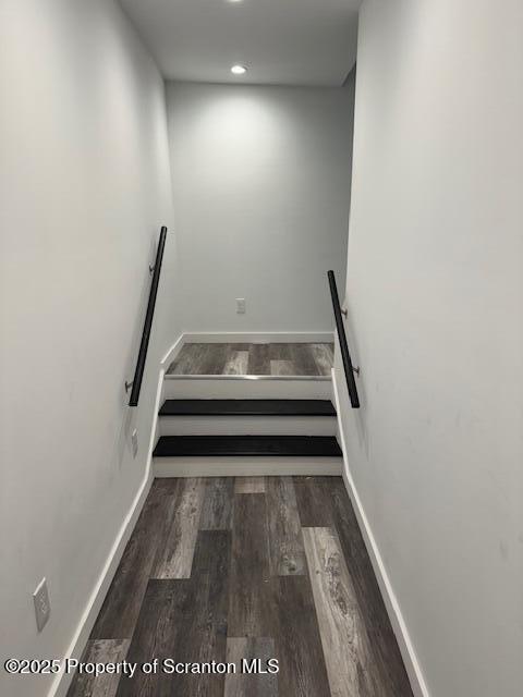 Building Photo - 901 S Valley Ave