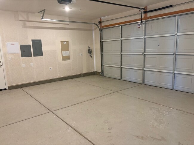 Building Photo - **Move In special $1k off first month's rent** Exciting Opportunity: Discover Your Brand New Drea...