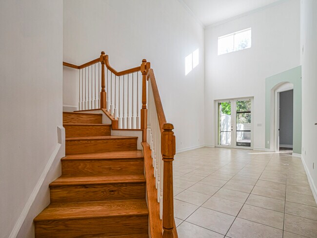 Building Photo - 1835 Bridgepointe Cir