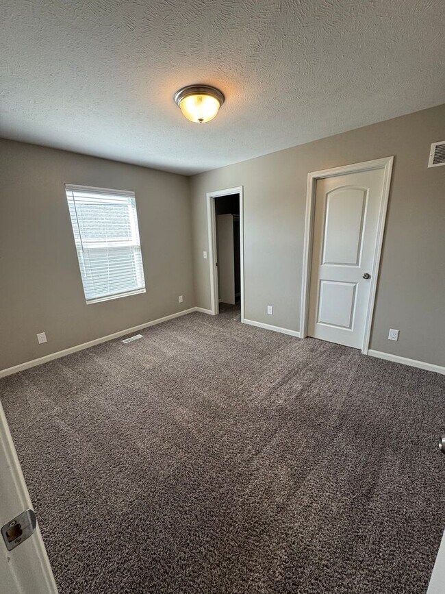 Building Photo - 1059 N 170th Ave