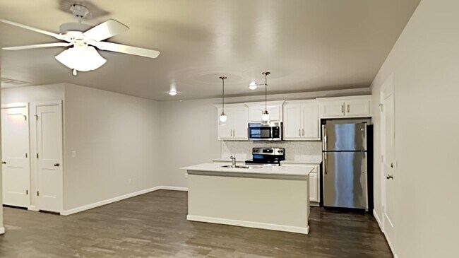 Building Photo - 2 Bedroom 2 Bathroom 2 Car Garage Duplex Close to Broadway Extension and 8 Minutes from Downtown OKC