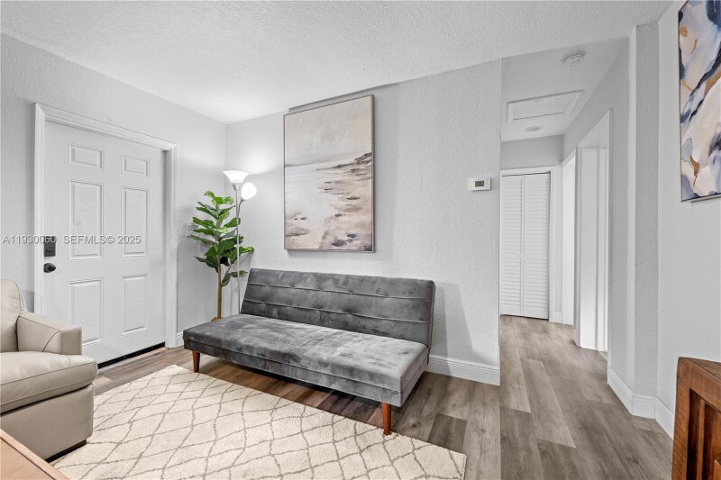 Building Photo - 1208 NE 5th Ave