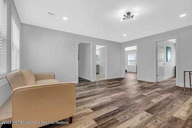 Building Photo - 1143-1145-1145 Roe Ave