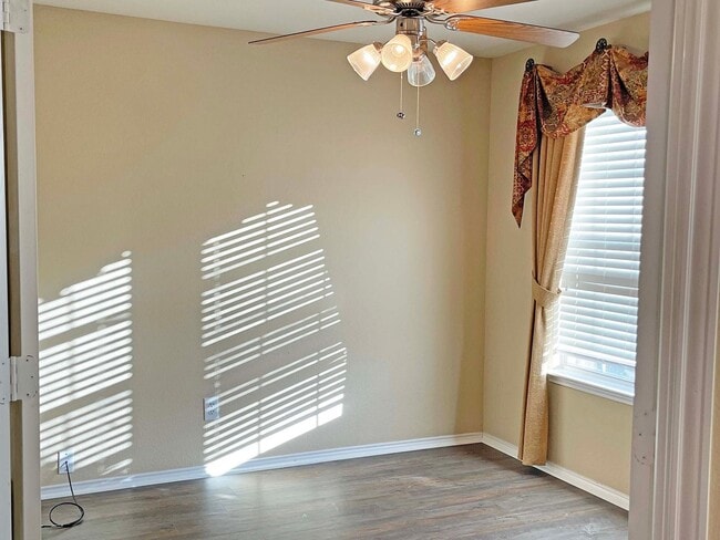 Building Photo - Great 4 Bdrm 2 Bath Home in Krum Tx