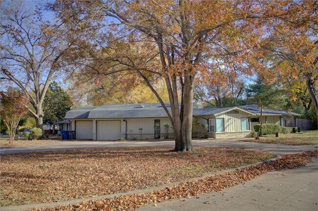 Building Photo - Beautiful Ranch-Style Rental in Marion Gar...