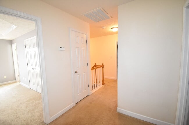 Building Photo - 165 Pender Rd