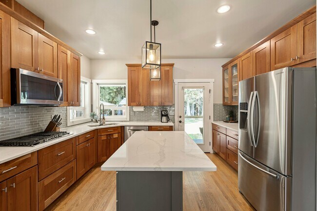 Building Photo - 37909 Theo Ln