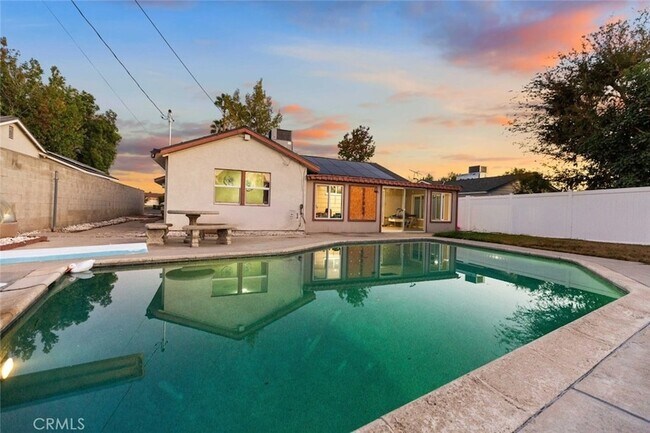 Building Photo - 11377 Gaynor Ave