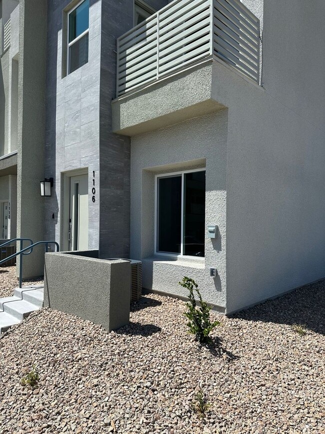 Building Photo - Your Dream Home Awaits: Spacious Summerlin...