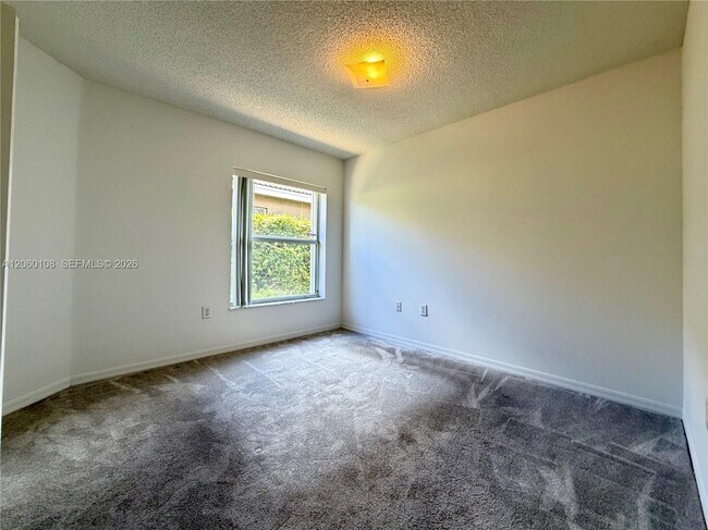 Building Photo - 7557 SW 164th Ct