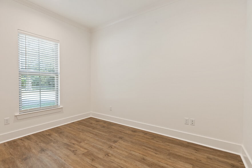 Building Photo - 411 Curtis St