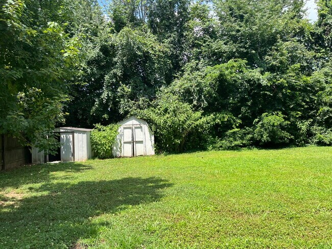 Building Photo - "Charming 3-Bedroom Home with 2 Full Baths in Beautiful Thompson's Station!" FENCED BACKYARD!