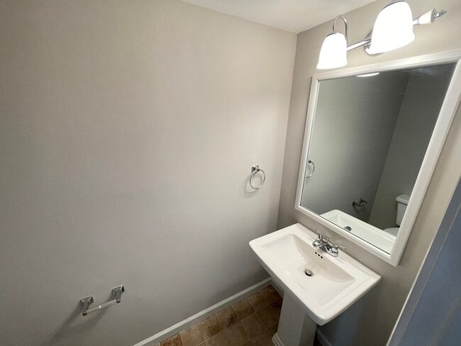 Building Photo - Fairmont Court townhome available close to...