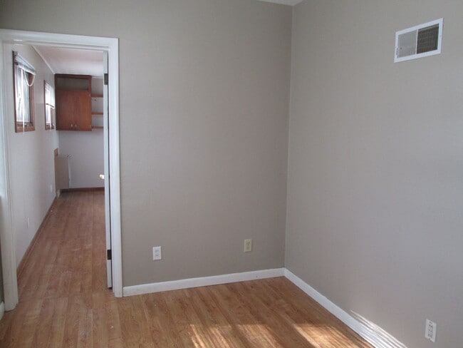 Building Photo - 2BR 2bath home close to downtown Iowa City, available August 1, 2023!