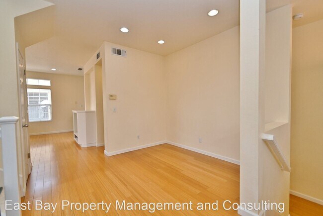 Building Photo - 3 br, 2.5 bath House - 3574 Fitzsimmons Cmn